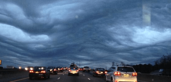 실물로 보면 공포에 움직이지도 못한다는 구름.gif | 인스티즈