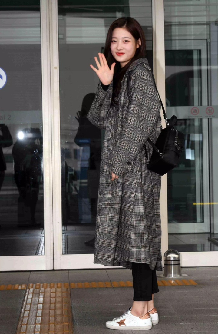 오늘자 인천공항 정채연 | 인스티즈
