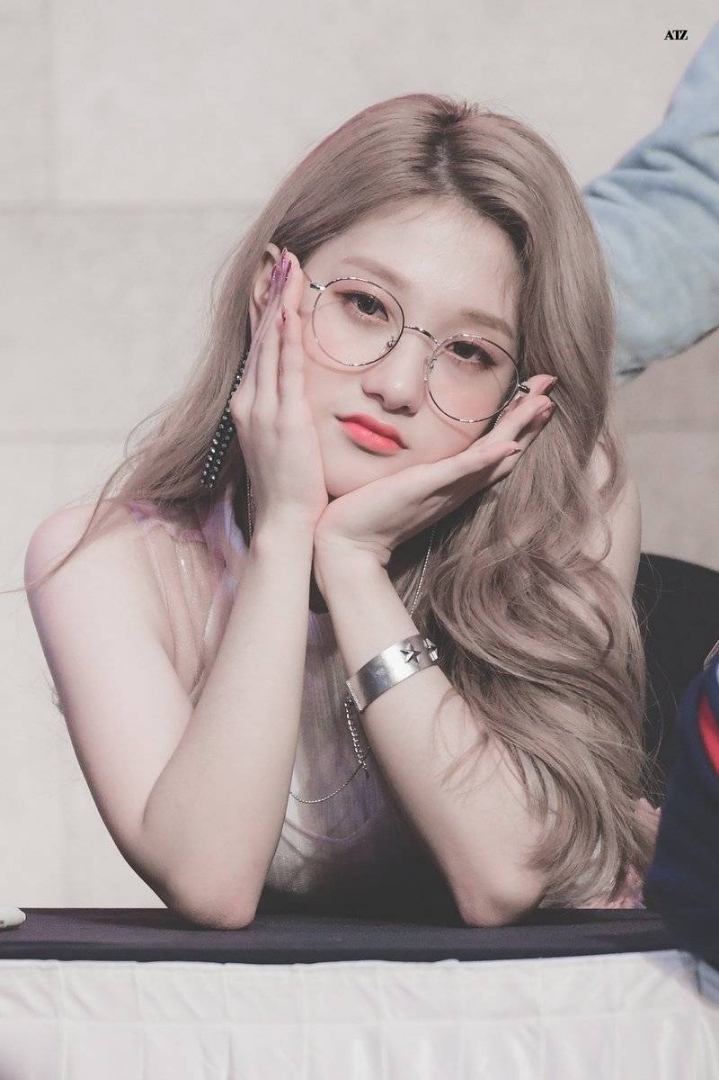 안경이 잘 어울리는 걸그룹 멤버 ..gif | 인스티즈