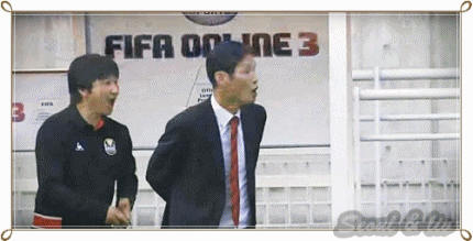 골이 들어가면 선수보다 더 좋아하는 감독.gif | 인스티즈
