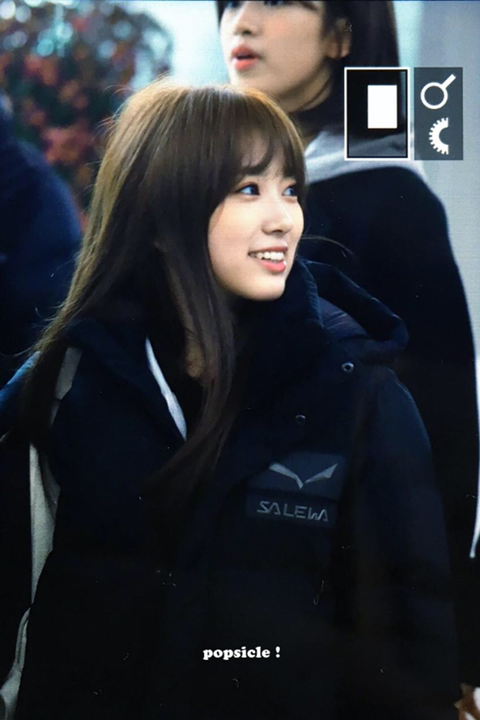 오늘자 출국한 아이즈원 | 인스티즈