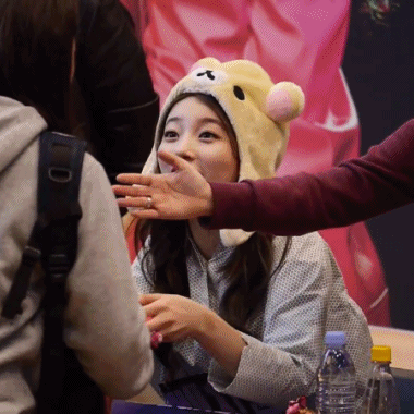 수지씨 악수 한번 해주세요 | 인스티즈