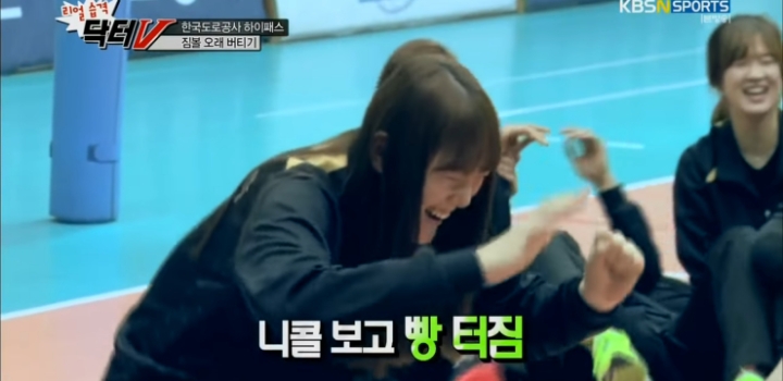 다리 긴 사람의 비애.gif | 인스티즈