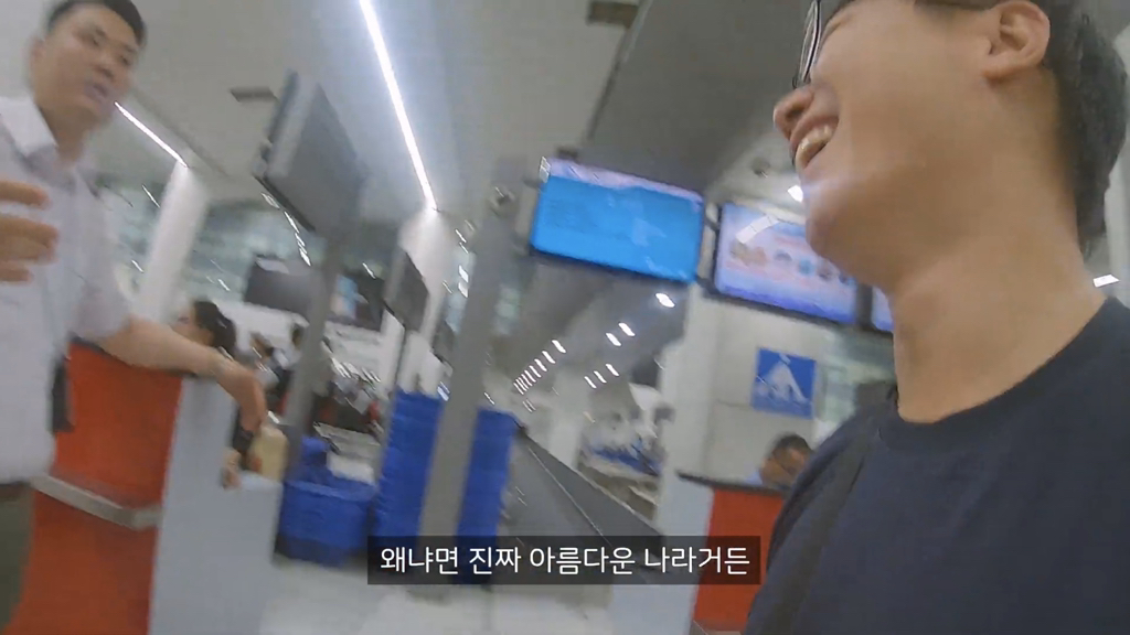 항공편 결항에 대처하는 인도 승무원 | 인스티즈