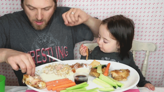 아빠와 딸의 먹방.gif | 인스티즈