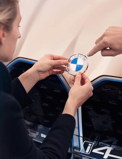 23년만에 바뀐 BMW 로고 .JPG | 인스티즈