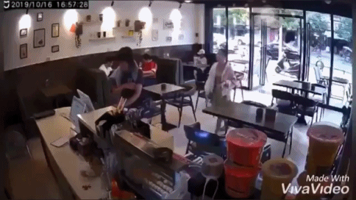 새치기 당하자 때리는 여자 | 인스티즈