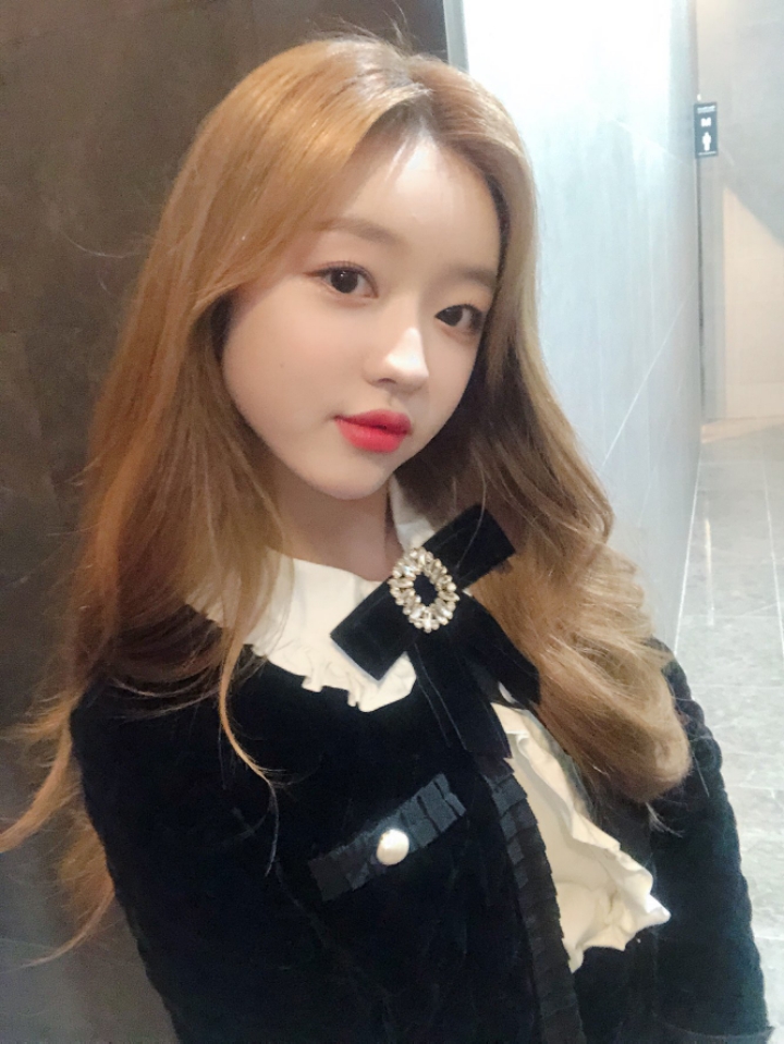 앞머리 까고다니는 오마이걸 유아 구스베이비 시사회.jpg | 인스티즈