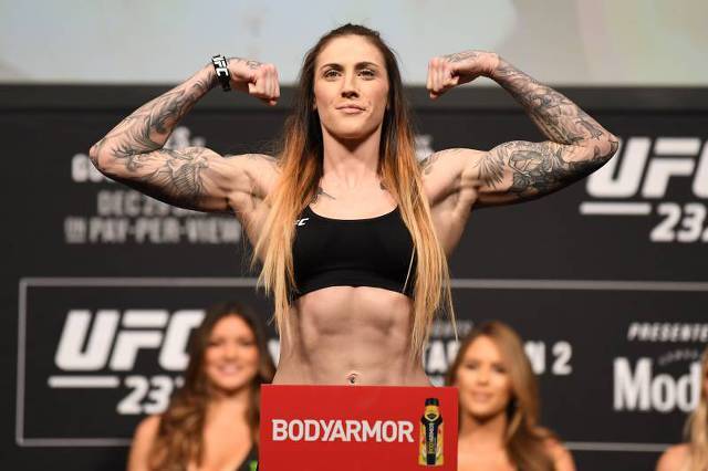 엄청난 골격을 자랑하는 MMA 여자 선수 ㄷㄷㄷㄷ gif | 인스티즈