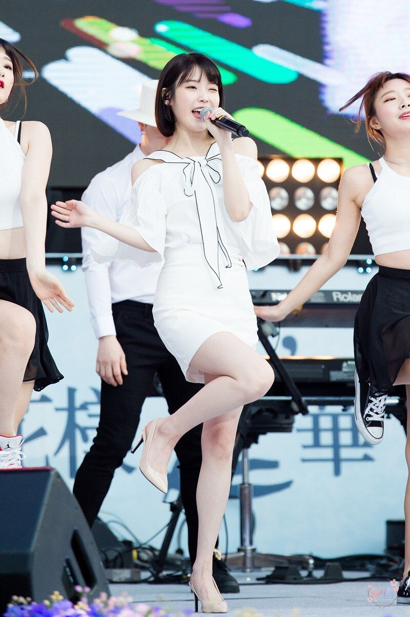 2017년 연세대 축제 아이유.jpgif | 인스티즈