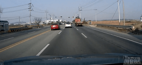 인실 화끈하게 당하는 신호위반충들.gif | 인스티즈