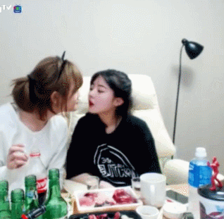 여자들이 빼빼로 게임을 하는 방법 | 인스티즈