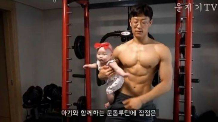 운동하는 아빠에게 딸을 맡기면 | 인스티즈