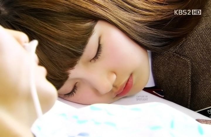 수지가 볼베개 베고 자던 시절 | 인스티즈