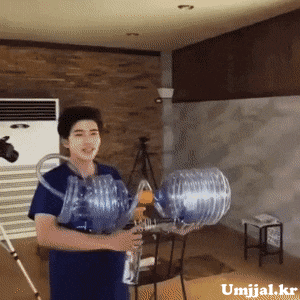 남자들이 좋아하는 쓰잘데기 없는 물건.gif | 인스티즈