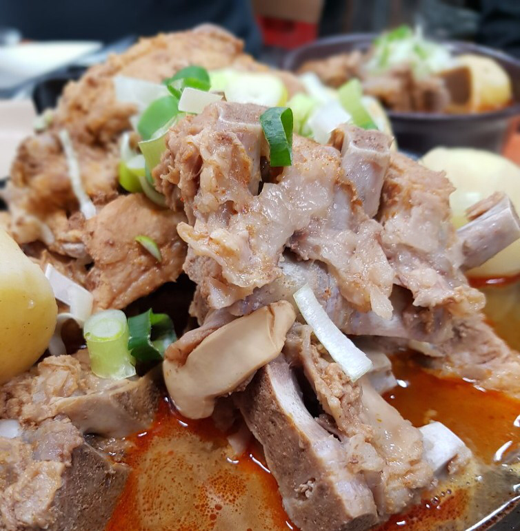 평양냉면이 생각날 정도로 순하다는 감자탕.jpg | 인스티즈