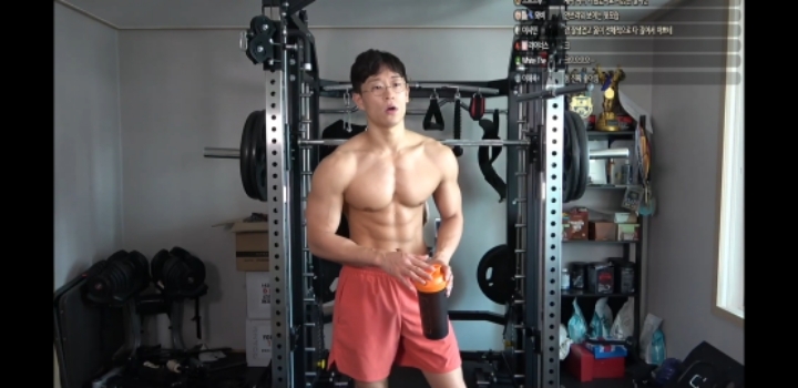 가짜사나이 다녀온걸로 추정되는 운지기 라이브 방송 | 인스티즈