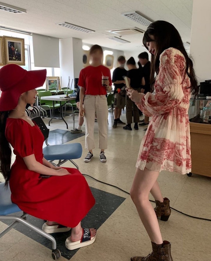 호텔 델루나에 특별 출연 한 설리 (feat. 아이유) | 인스티즈