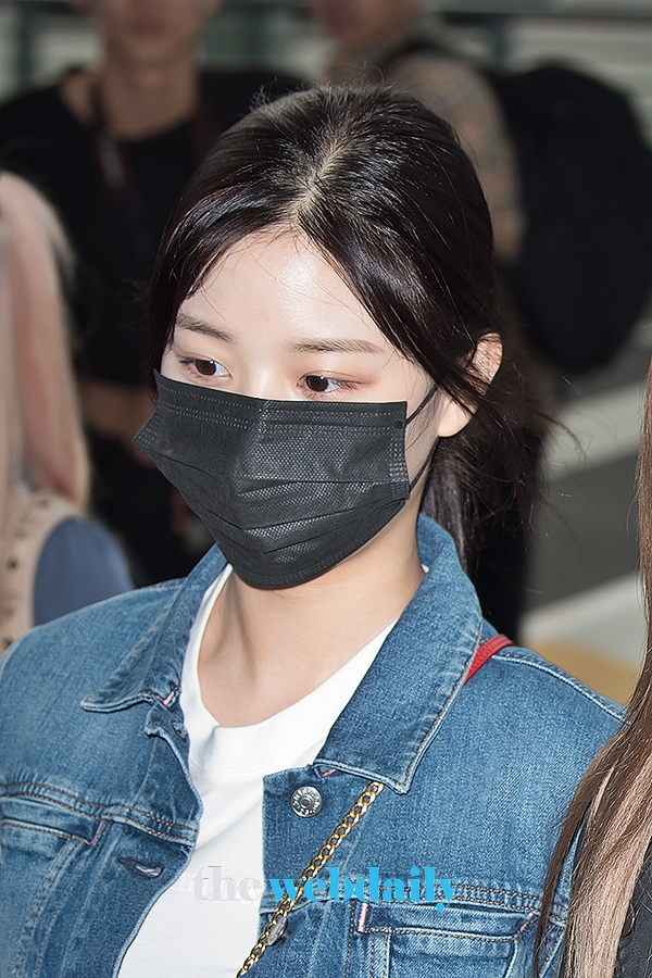 오늘자 아이즈원 장원영 공항 사진 | 인스티즈