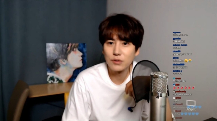 트위치 방송하는 규현 근황.jpg | 인스티즈