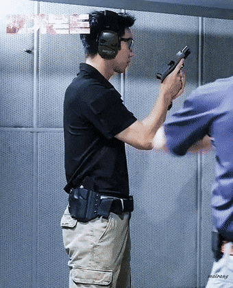 실사격 연습하는 배가본드 이승기 수지.gif | 인스티즈