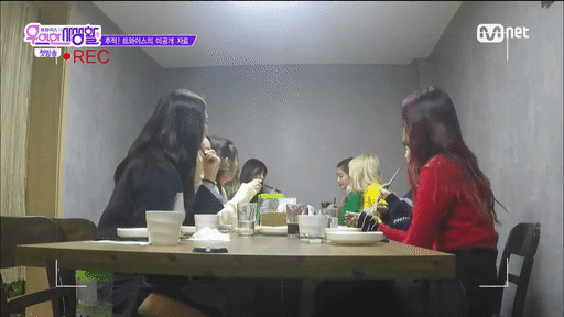 위계서열이 엄격한 트와이스.jpgif | 인스티즈