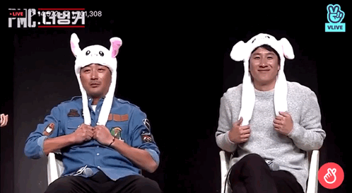 토끼 모자 쓴 하정우-이선균.gif | 인스티즈