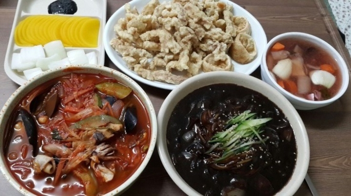 평생 공짜 피자 vs 중국집 세트 | 인스티즈