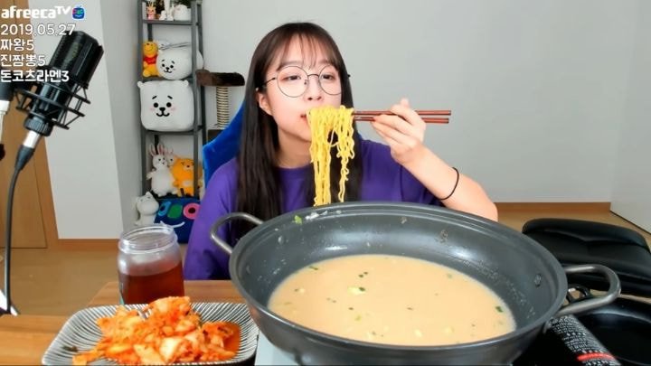 라면 한번에 18개먹는 쯔양.jpg | 인스티즈