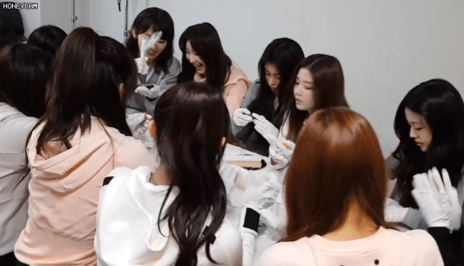 아이즈원.. 말 잘듣는 12명의 아티스트 시절 | 인스티즈