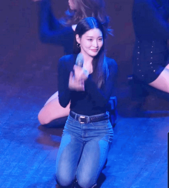 요염한 청하.gif | 인스티즈