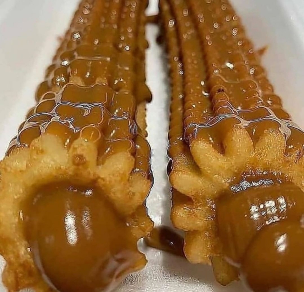 크림이 넘쳐흐르는 츄러스.........jpg | 인스티즈