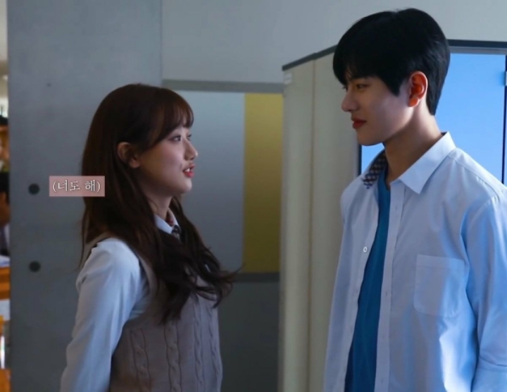 생에 첫 키스신 찍는 아이돌들의 설레는 반응 | 인스티즈