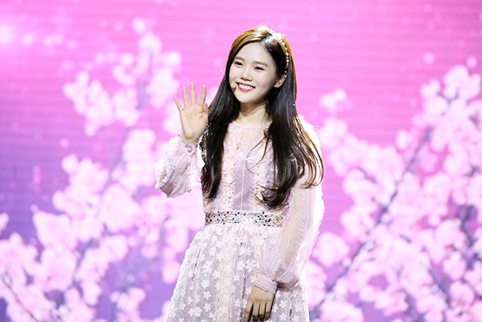 최근 오마이걸 가을동화 콘서트.jpg | 인스티즈
