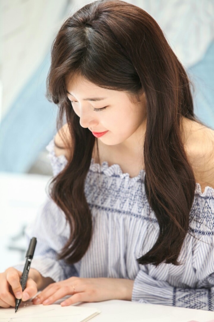 진짜 자연스럽게 붙임머리를 한 수지 | 인스티즈