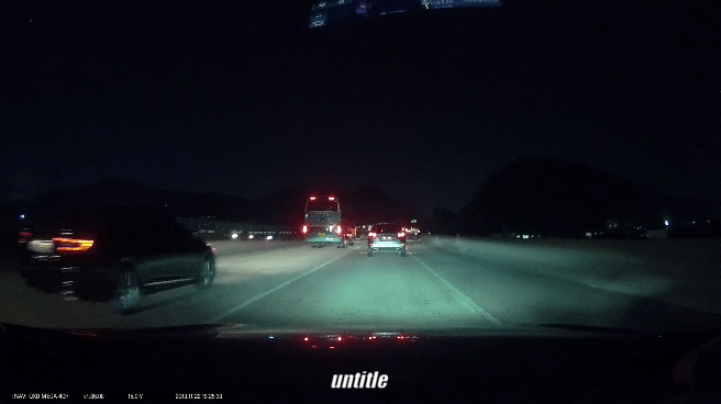 도로위의 암 덩어리 중 하나인 양발 운전.jpgif | 인스티즈