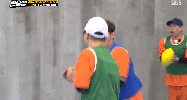 김종국과 몸싸움 정면대결 신청한 스토브리그 강두기.gif | 인스티즈