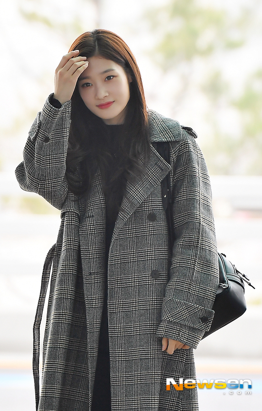 오늘자 인천공항 정채연 | 인스티즈