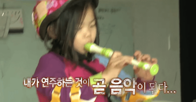 리코더,바이올린 연주하는 딸 빈이를 바라보는 성동일.gif | 인스티즈