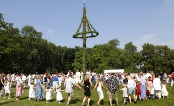 스웨덴 축제 가고싶어지는 영화 미드소마.jpg | 인스티즈