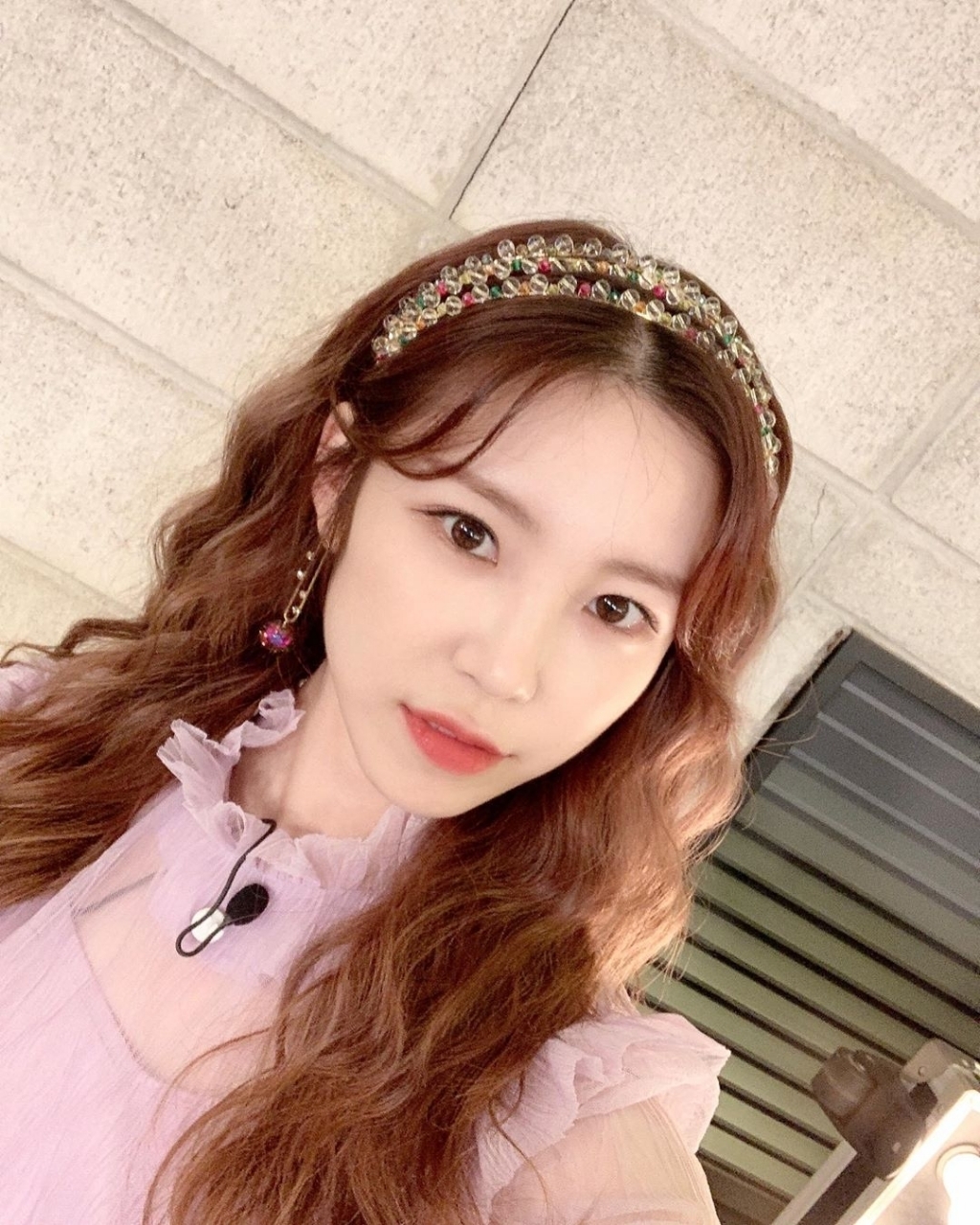 앞머리를 귀뒤로 살짝 넘긴 전효성 최근.JPG | 인스티즈