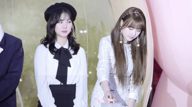 [여자친구] 사고치고 모른척하는 예린.gif | 인스티즈