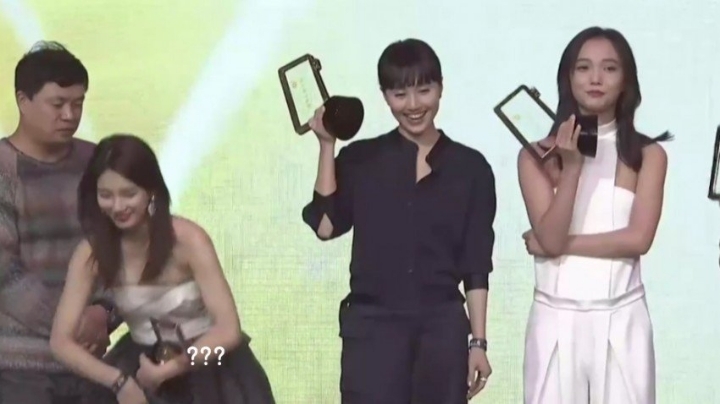 수지씨 터프걸 자세 취해주세요.JPG | 인스티즈