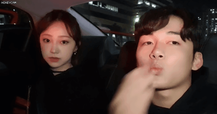 본인은 애교 있는 스킨십을 잘 하는 편이다 vs 못 하는 편이다 | 인스티즈