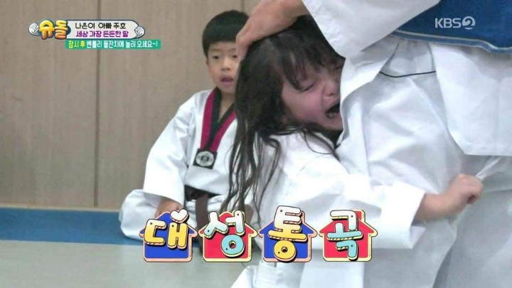 아빠 지켜주는 나은이 | 인스티즈