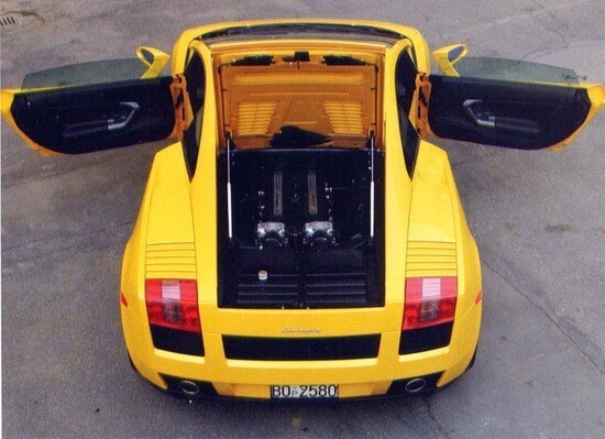 페라리 vs 람보르기니 둘중 하나를 지원받을 수 있다면? | 인스티즈