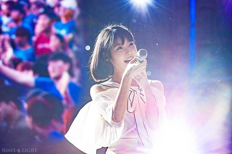 2017년 연세대 축제 아이유.jpgif | 인스티즈