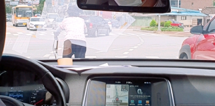 좌회전 대기 중 | 인스티즈