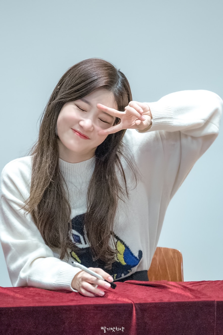 아침을 여는 정채연 | 인스티즈