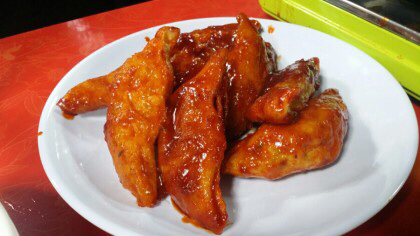 떡꼬치+양념치킨 소스 맛이 난다는 반포 애플하우스 무침군만두.jpg | 인스티즈